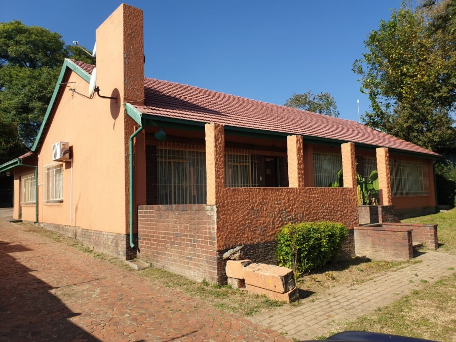 4 Bedroom Property for Sale in Kew Gauteng