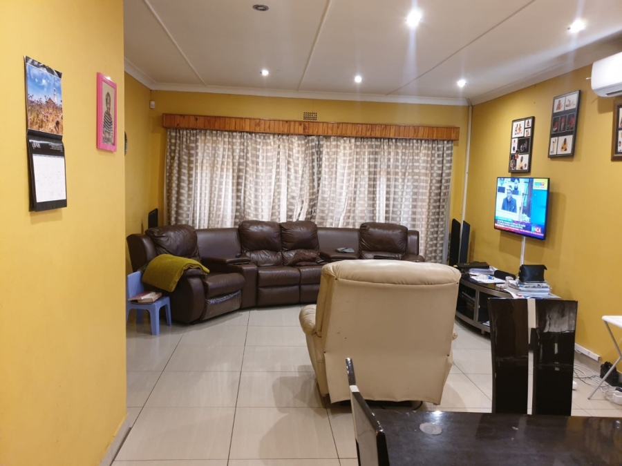 4 Bedroom Property for Sale in Kew Gauteng