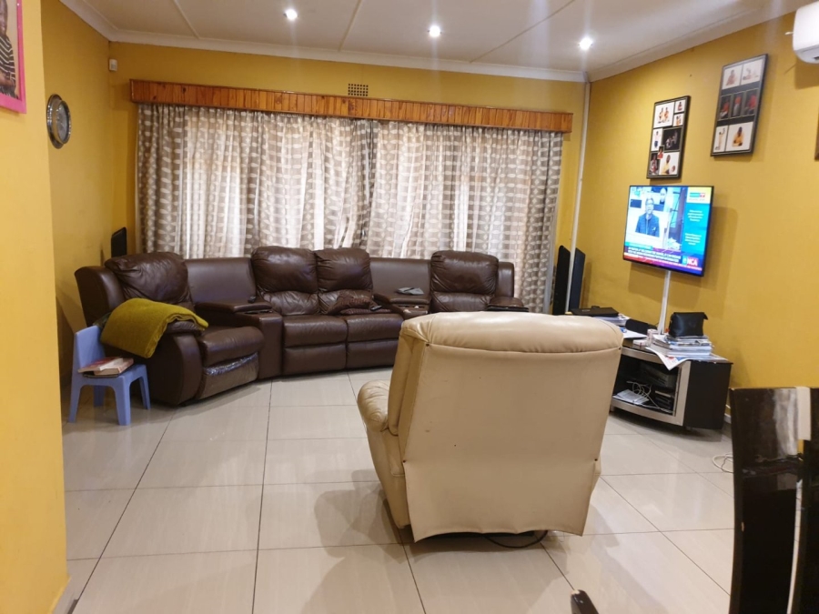 4 Bedroom Property for Sale in Kew Gauteng