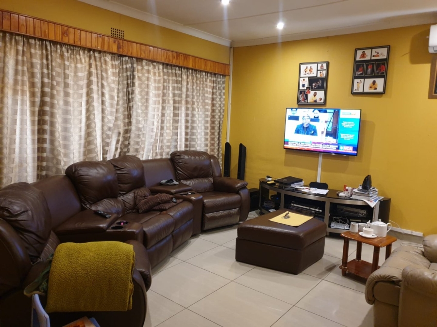 4 Bedroom Property for Sale in Kew Gauteng