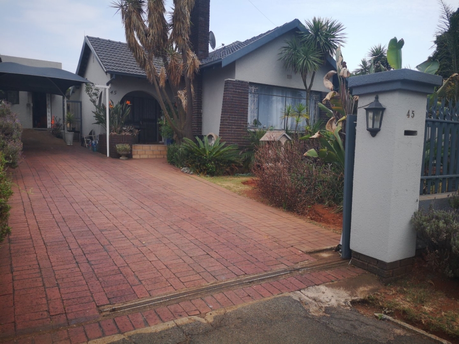 3 Bedroom Property for Sale in Dawnview Gauteng