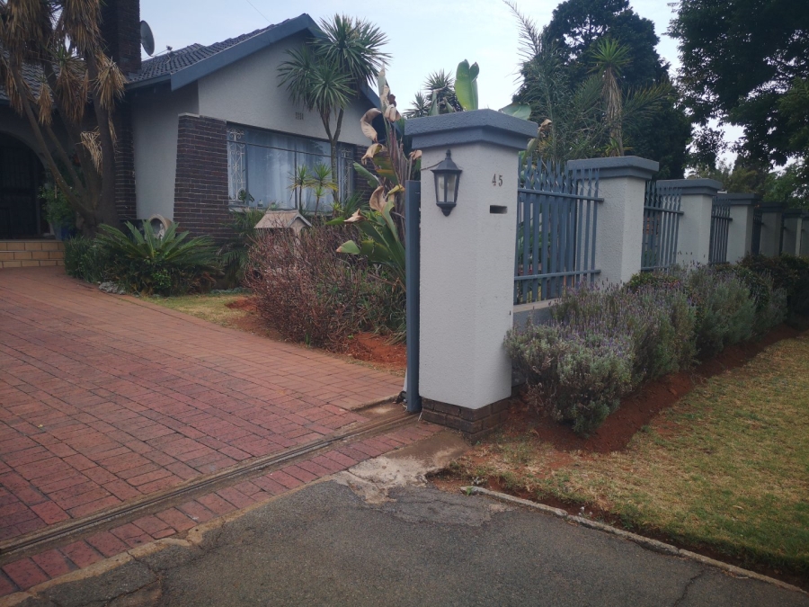 3 Bedroom Property for Sale in Dawnview Gauteng