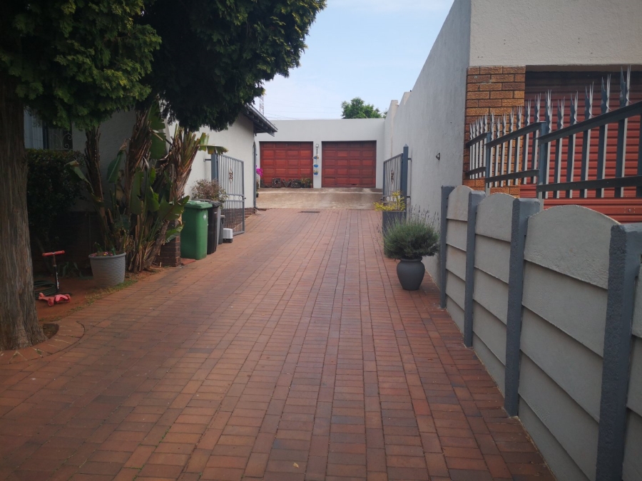 3 Bedroom Property for Sale in Dawnview Gauteng