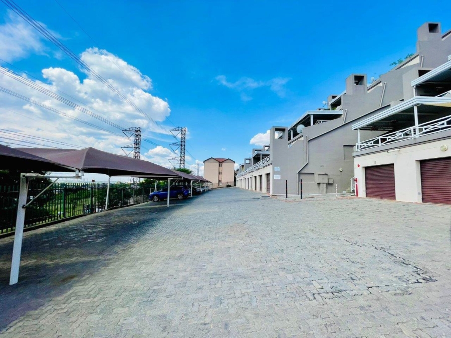 2 Bedroom Property for Sale in Sunnyrock Gauteng