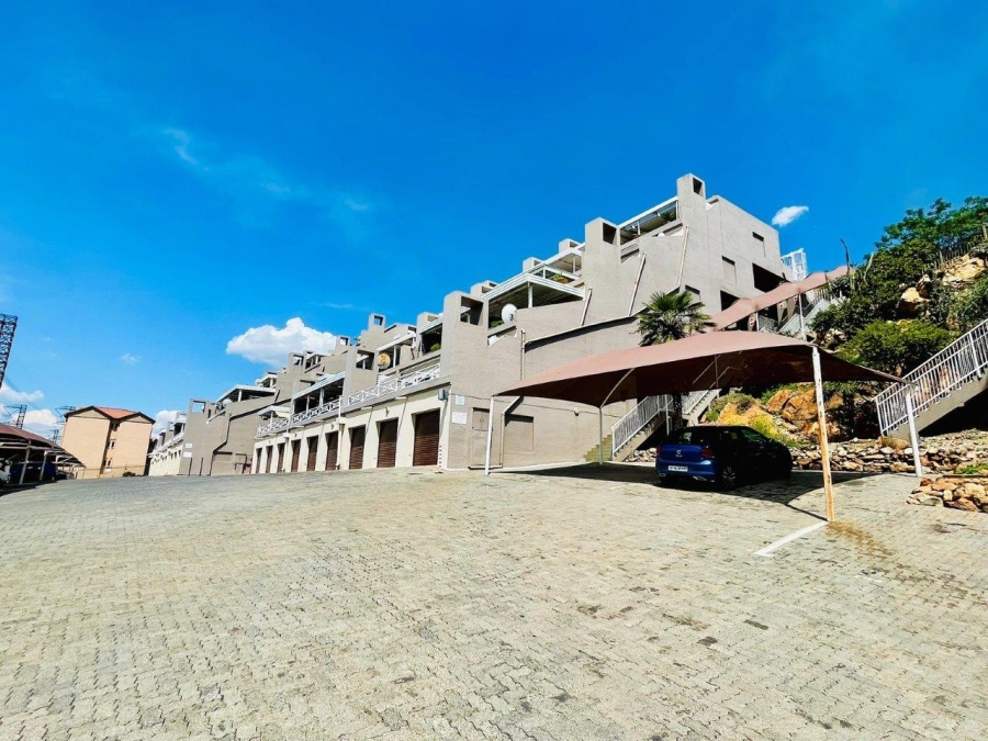 2 Bedroom Property for Sale in Sunnyrock Gauteng