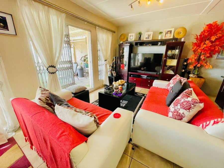 2 Bedroom Property for Sale in Sunnyrock Gauteng