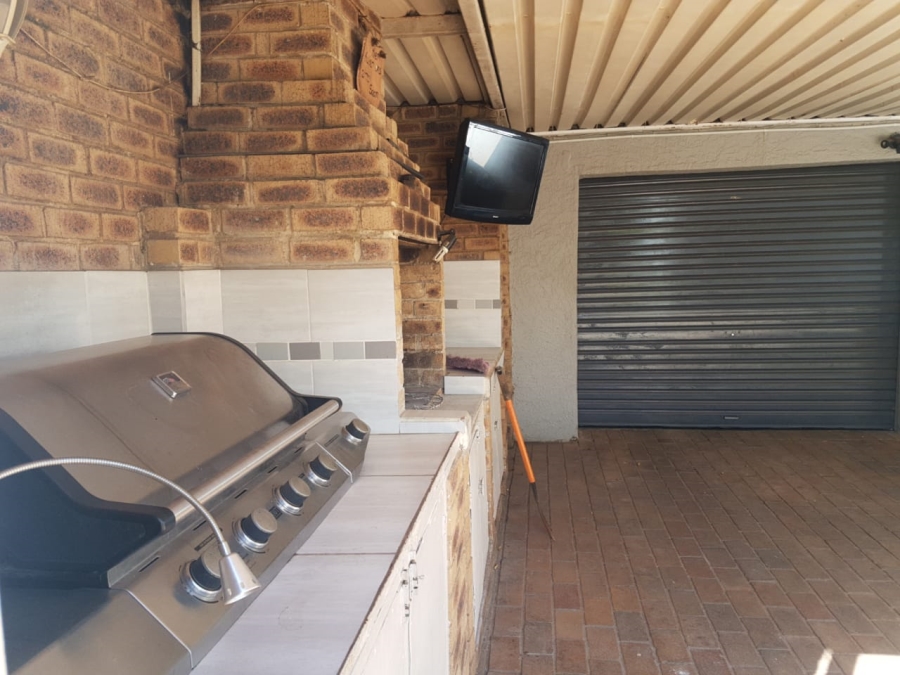 4 Bedroom Property for Sale in Birchleigh Gauteng