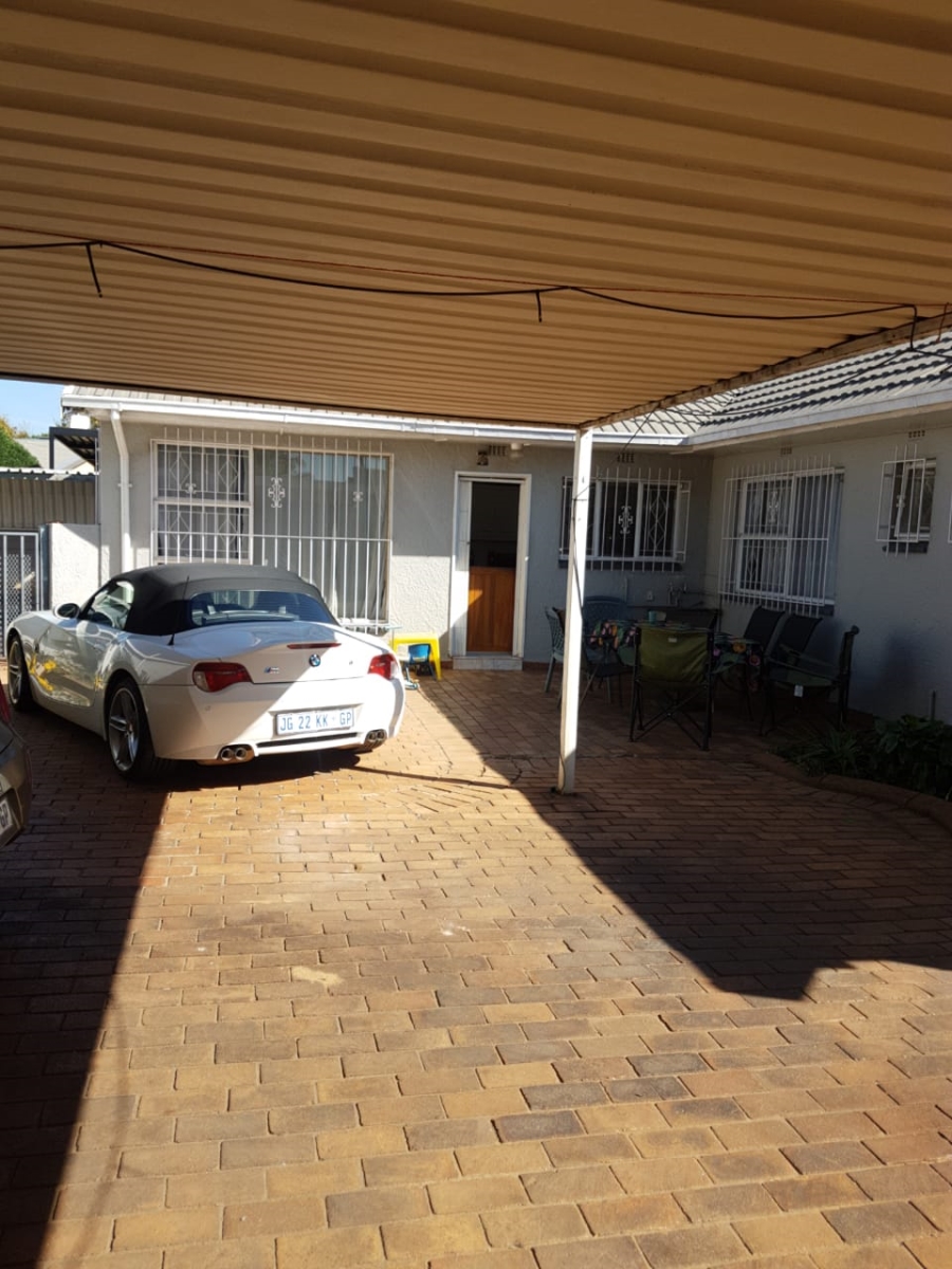 4 Bedroom Property for Sale in Birchleigh Gauteng