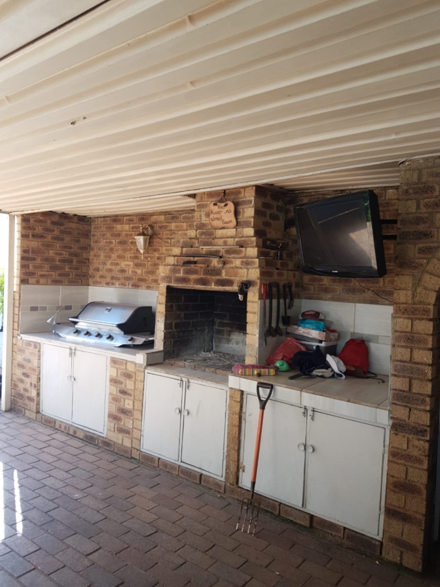 4 Bedroom Property for Sale in Birchleigh Gauteng