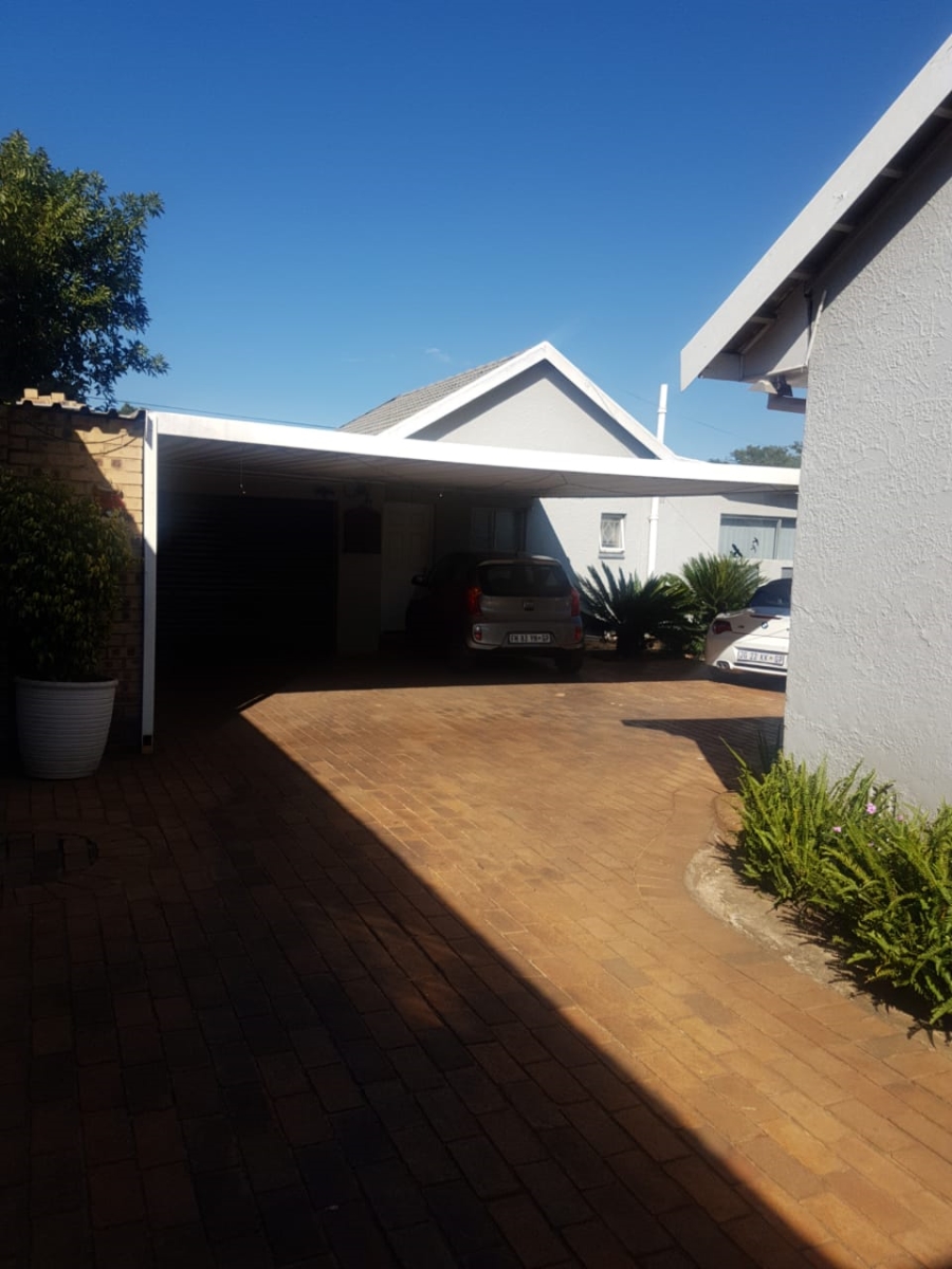 4 Bedroom Property for Sale in Birchleigh Gauteng