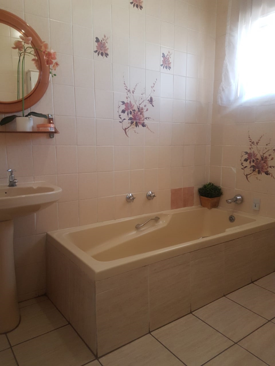 4 Bedroom Property for Sale in Birchleigh Gauteng