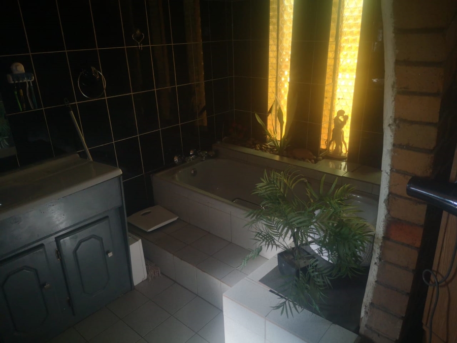 5 Bedroom Property for Sale in Marlands Gauteng