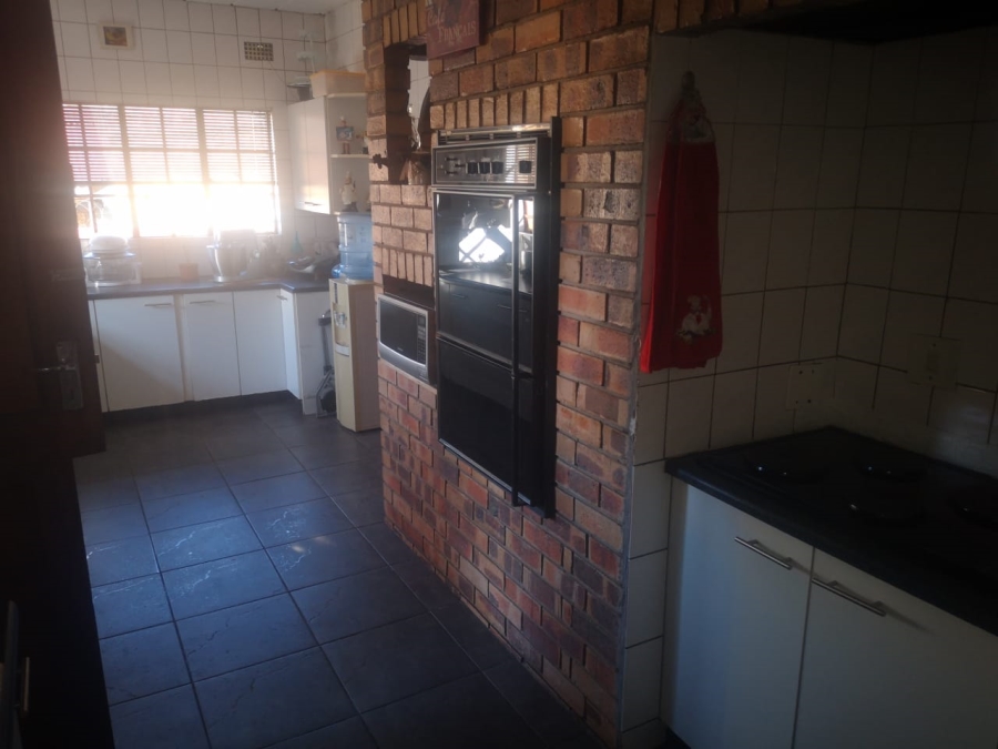 5 Bedroom Property for Sale in Marlands Gauteng