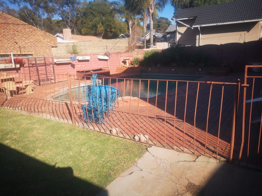 5 Bedroom Property for Sale in Marlands Gauteng