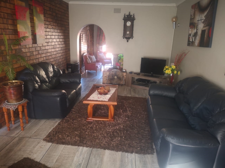 5 Bedroom Property for Sale in Marlands Gauteng