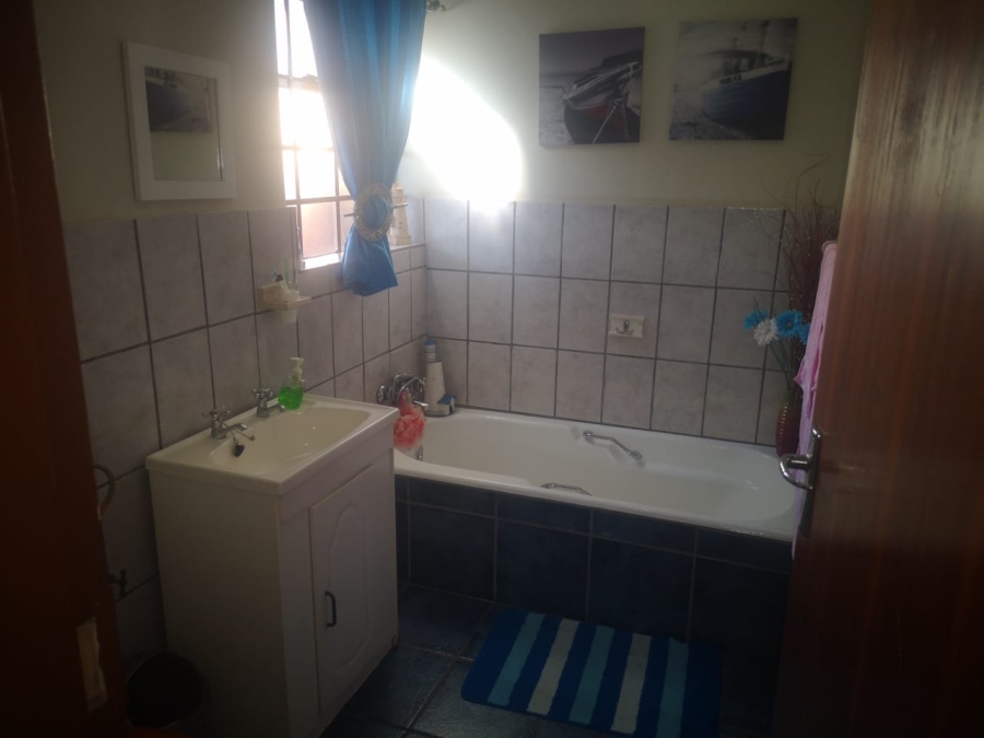 5 Bedroom Property for Sale in Marlands Gauteng