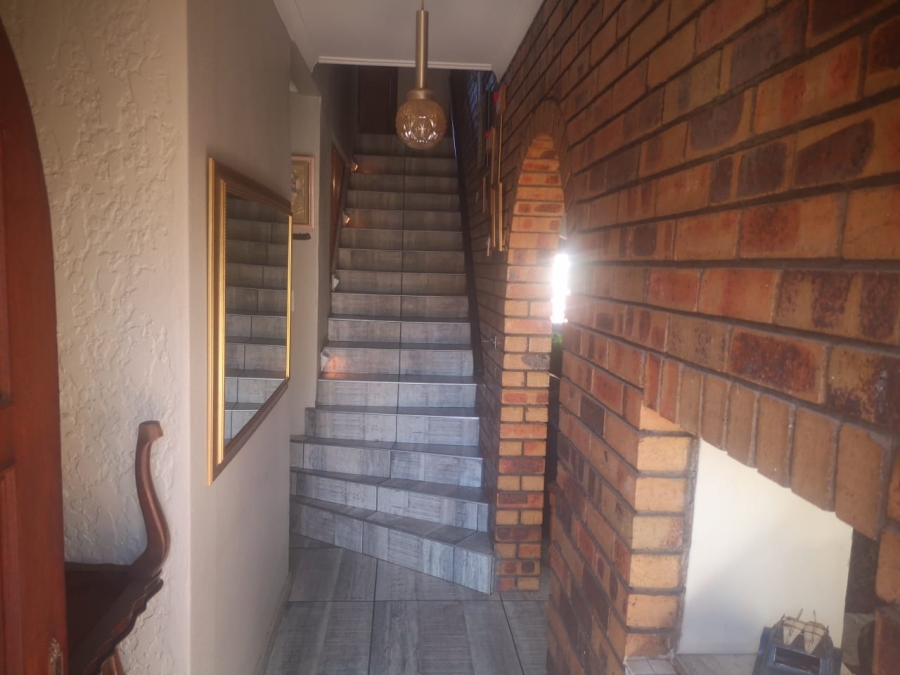 5 Bedroom Property for Sale in Marlands Gauteng