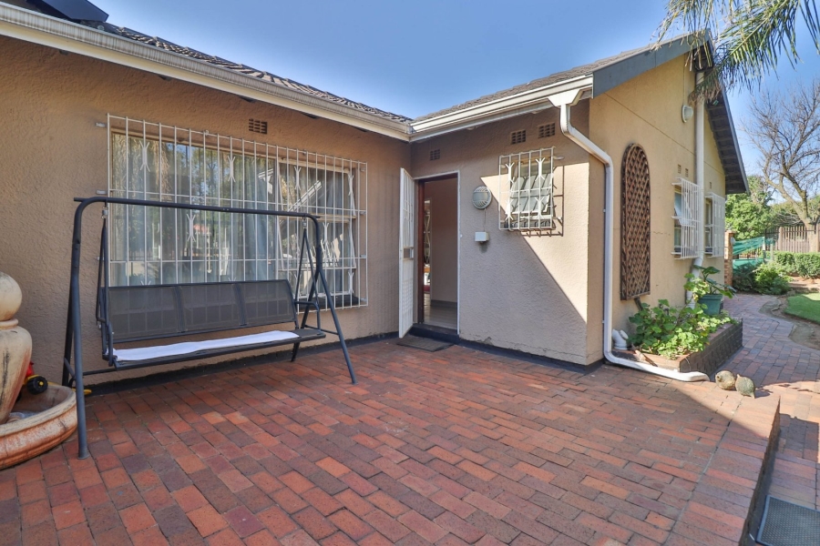 4 Bedroom Property for Sale in Buurendal Gauteng