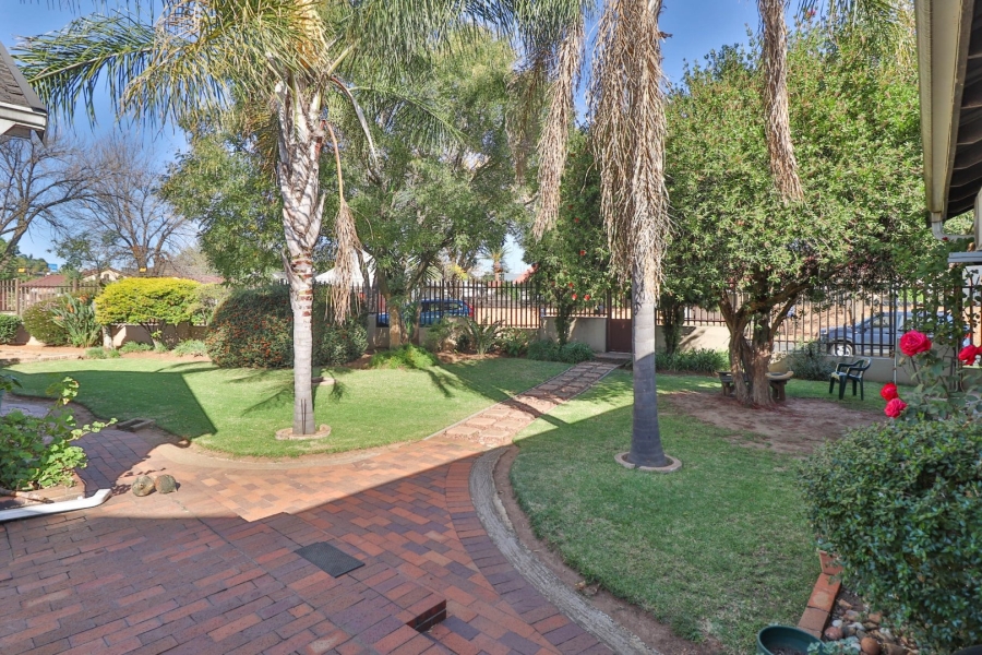 4 Bedroom Property for Sale in Buurendal Gauteng