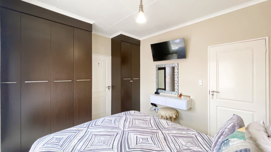 2 Bedroom Property for Sale in Greenstone Hill Gauteng