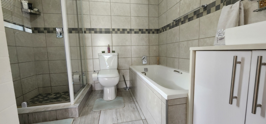 2 Bedroom Property for Sale in Illiondale Gauteng