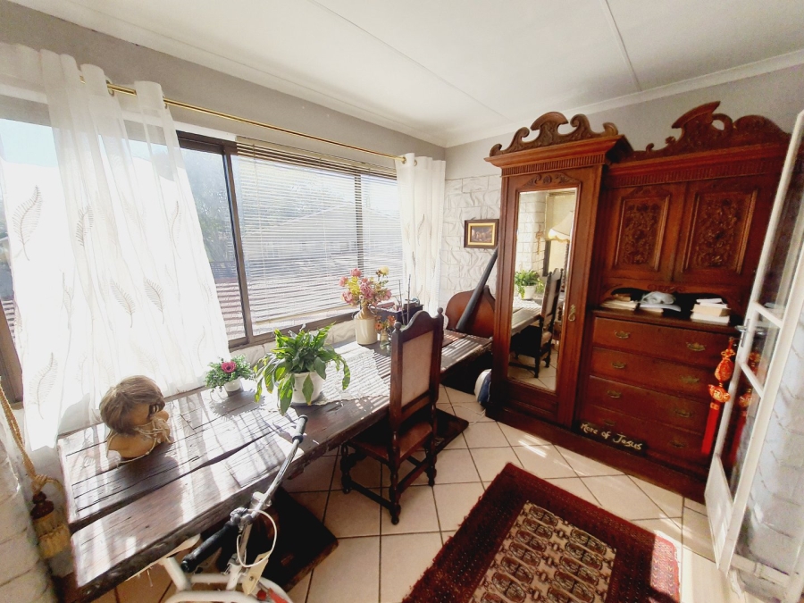 2 Bedroom Property for Sale in Faerie Glen Gauteng