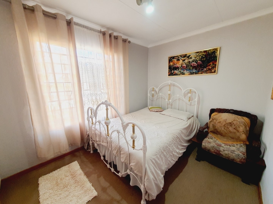 2 Bedroom Property for Sale in Faerie Glen Gauteng