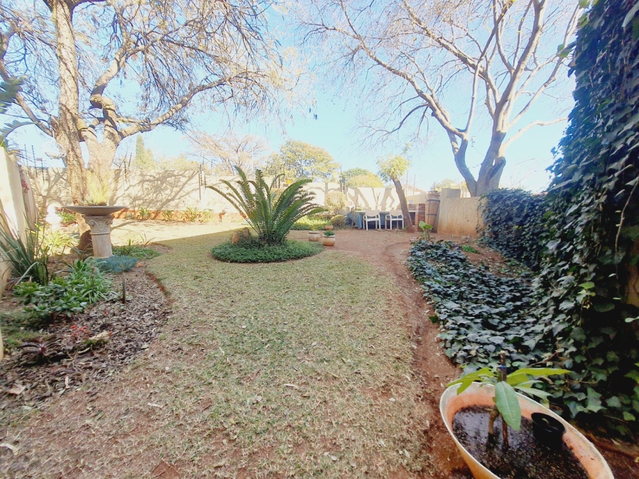 2 Bedroom Property for Sale in Faerie Glen Gauteng