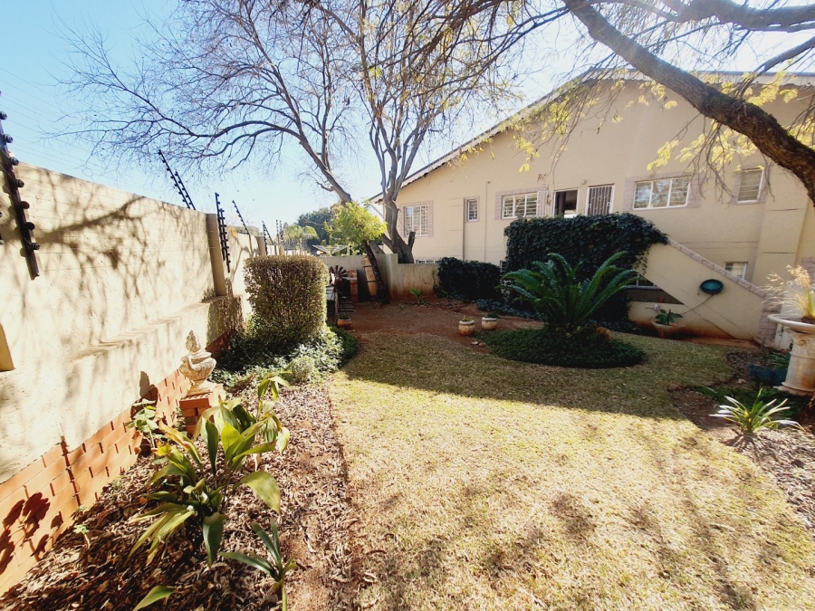 2 Bedroom Property for Sale in Faerie Glen Gauteng