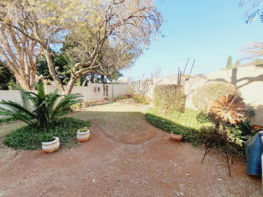 2 Bedroom Property for Sale in Faerie Glen Gauteng