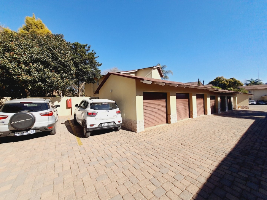 2 Bedroom Property for Sale in Faerie Glen Gauteng