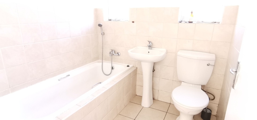 To Let 2 Bedroom Property for Rent in Meredale Gauteng