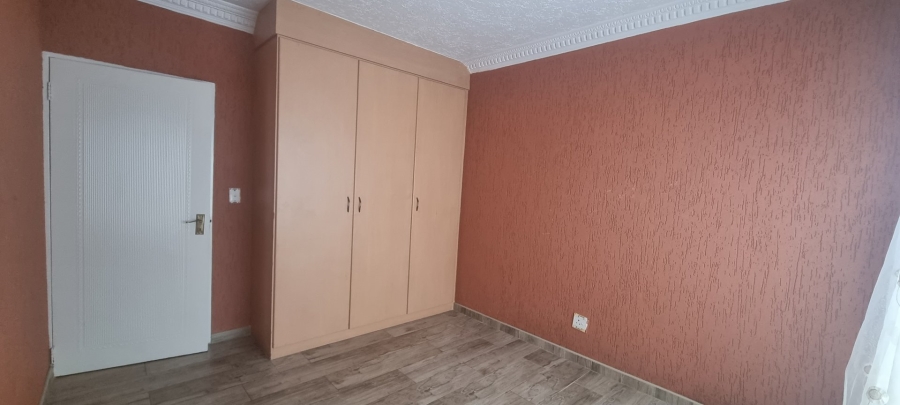 To Let 3 Bedroom Property for Rent in Ridgeway Gauteng