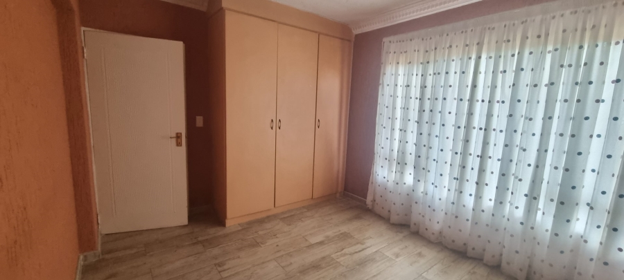 To Let 3 Bedroom Property for Rent in Ridgeway Gauteng