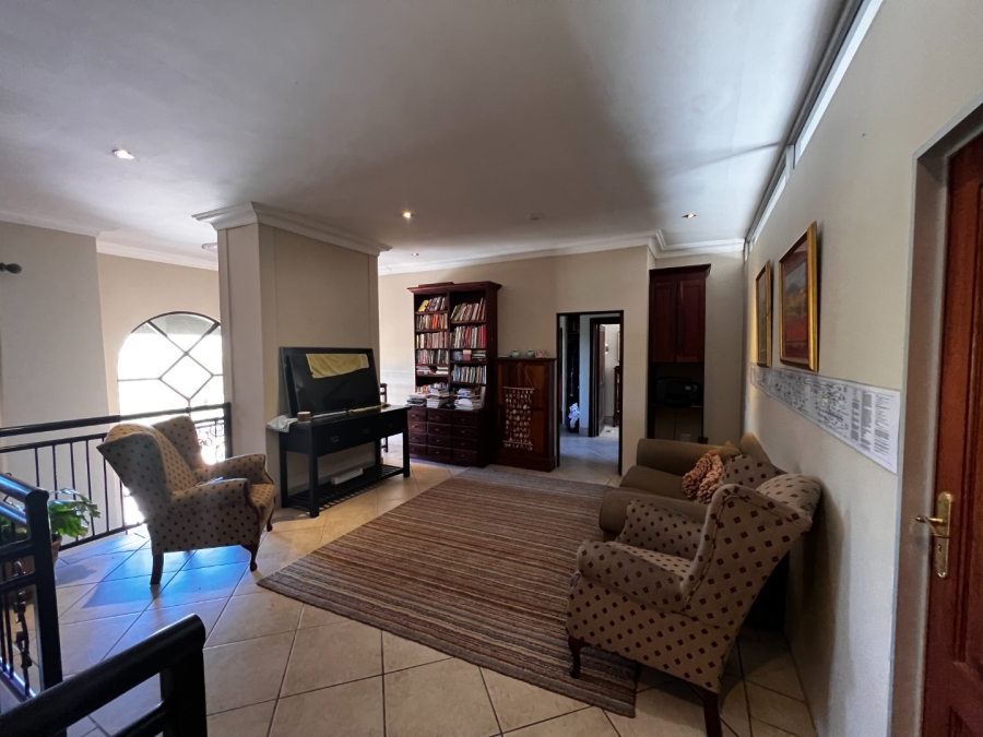 6 Bedroom Property for Sale in Leeuwfontein Estate Gauteng