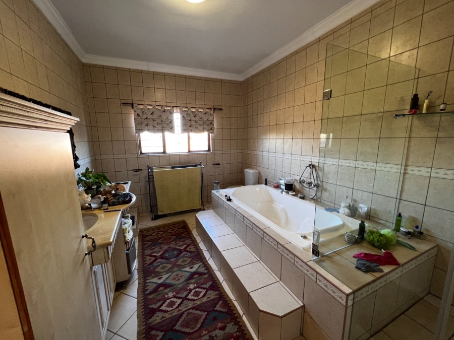 6 Bedroom Property for Sale in Leeuwfontein Estate Gauteng