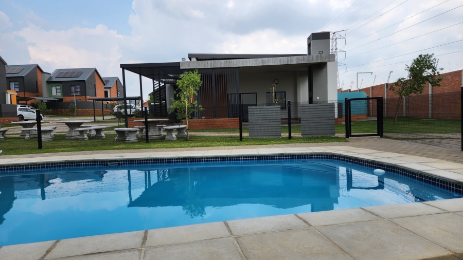 3 Bedroom Property for Sale in Rooihuiskraal North Gauteng