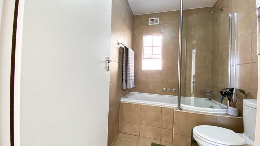 2 Bedroom Property for Sale in Erand Gardens Gauteng