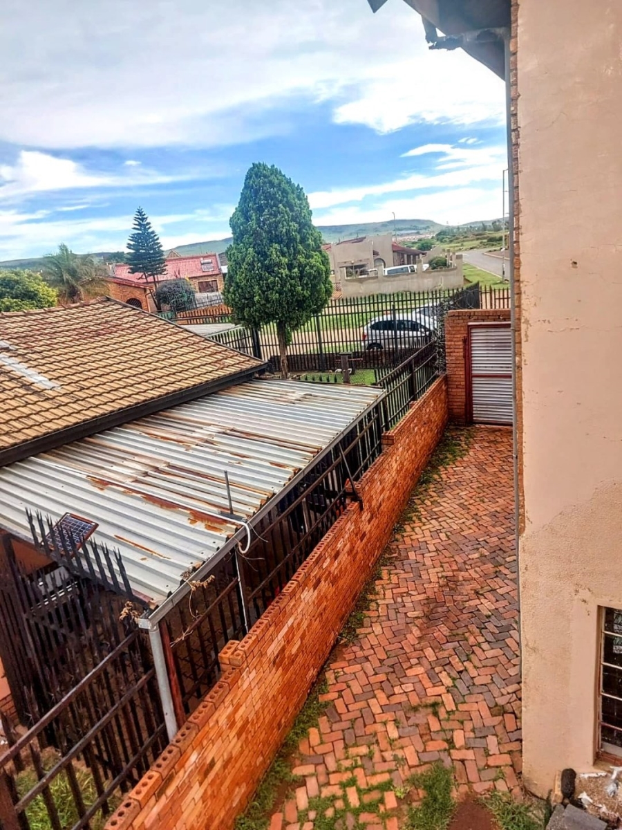 5 Bedroom Property for Sale in Lenasia Ext 10 Gauteng