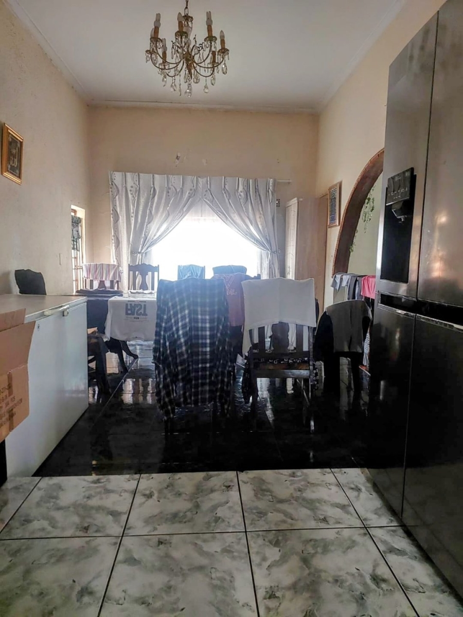 5 Bedroom Property for Sale in Lenasia Ext 10 Gauteng