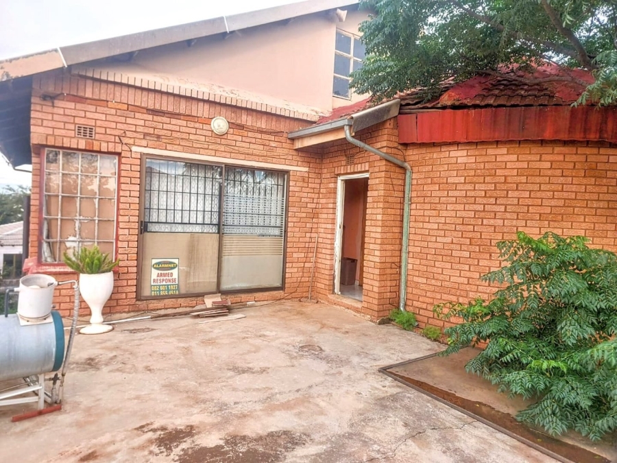 5 Bedroom Property for Sale in Lenasia Ext 10 Gauteng