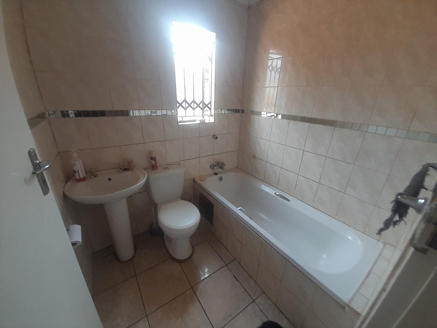 2 Bedroom Property for Sale in Soshanguve A Gauteng