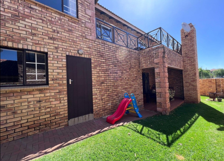 To Let 3 Bedroom Property for Rent in Willowbrook Gauteng