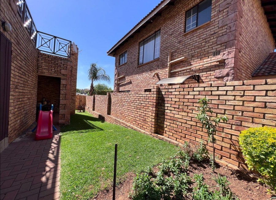 To Let 3 Bedroom Property for Rent in Willowbrook Gauteng