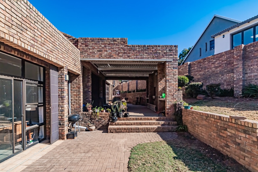 3 Bedroom Property for Sale in Waterkloof Ridge Gauteng