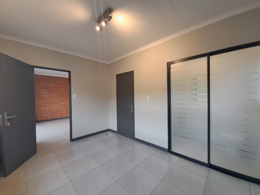 To Let 1 Bedroom Property for Rent in Fairland Gauteng