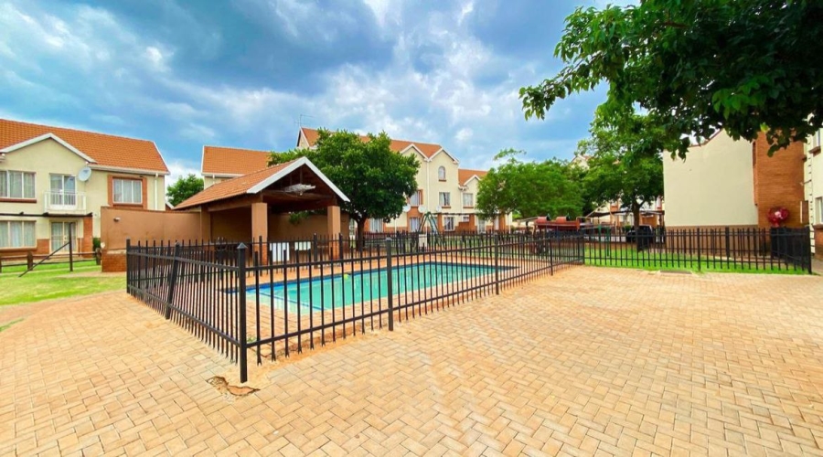 To Let 2 Bedroom Property for Rent in The Orchards Gauteng