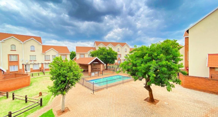 To Let 2 Bedroom Property for Rent in The Orchards Gauteng