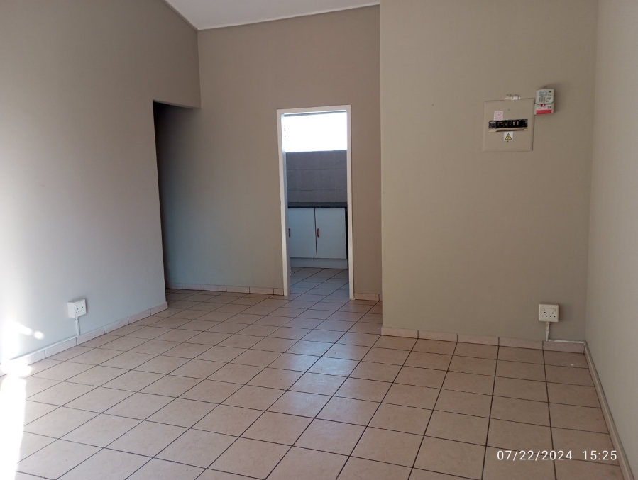 To Let 1 Bedroom Property for Rent in Bonaero Park Gauteng