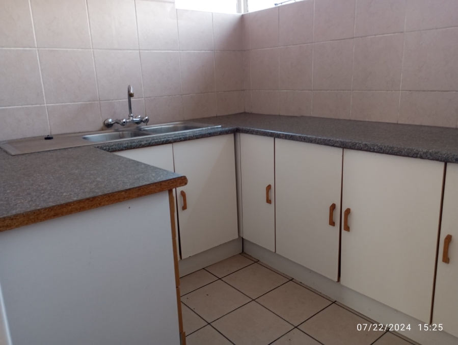 To Let 1 Bedroom Property for Rent in Bonaero Park Gauteng